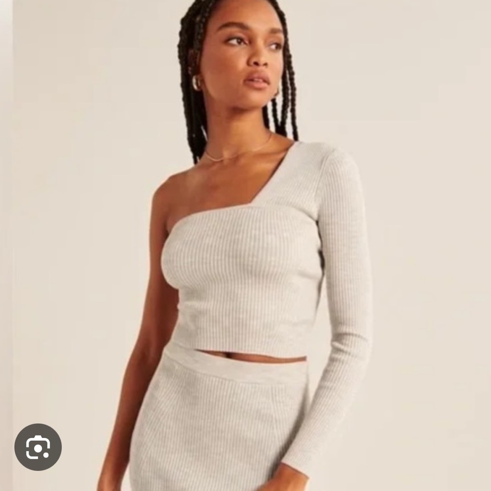 Abercrombie & Fitch Ribbed Knit Top in Light Gray